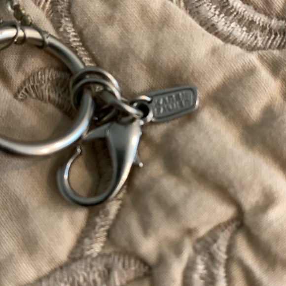 Women’s Pearl Choker Necklace - Picture 4 of 4